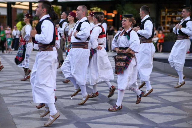KUD Lola - Čuvar tradicije i kulture naroda u BiH i zemalja bivše Jugoslavije, ponosni na šarolikost