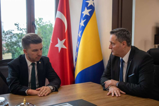 Bećirović posjetio Ambasadu BiH u Ankari, razgovarano o jačanju odnosa Turske i BiH