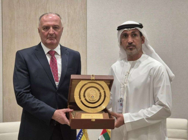 Helez se sastao državnim ministrom za pitanja odbrane UAE Al Mazroueiem