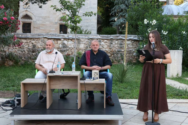 Zbirka poezije 'Osmijeh Jasmine Ahmetspahić' promovisana na Mostarskom ljetu