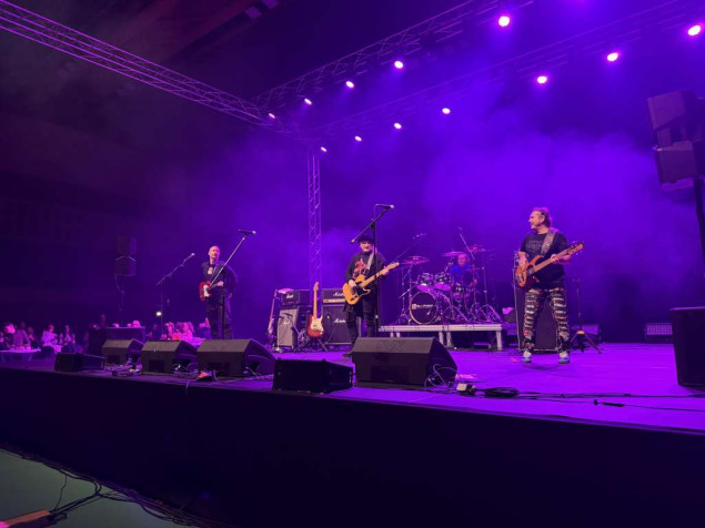 Četiri decenije Plavog orkestra: Split pjevao bez predaha u Gripama