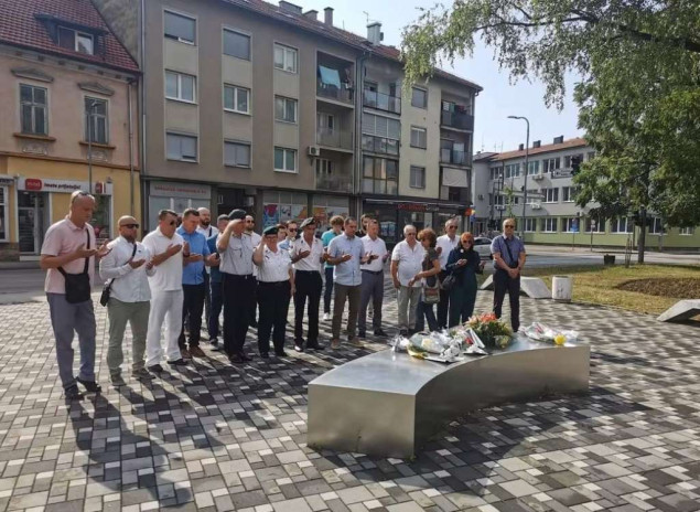 Svečanim prijemom i polaganjem cvijeća obilježeni Dani bihaćkih brigada