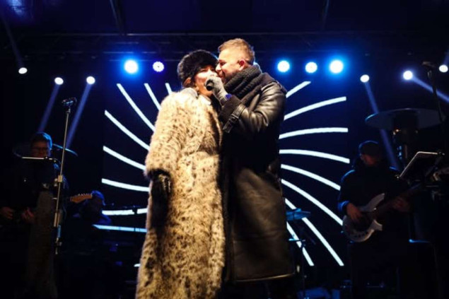 Rekordan broj posjetilaca na dočeku Nove godine u Živinicama - vrhunac večeri uz Amela Ćurića