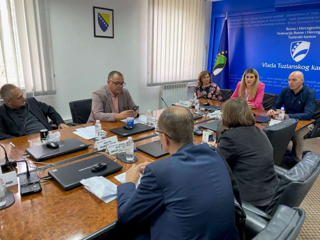 Resorno ministarstvo u Tuzli ulaže u opremanje službi za geodetske i imovinsko pravne poslove