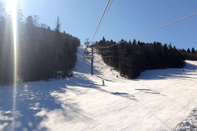 Sunčano uz malu oblačnost, magla po kotlinama, na Bjelašnici minus 12 stepeni