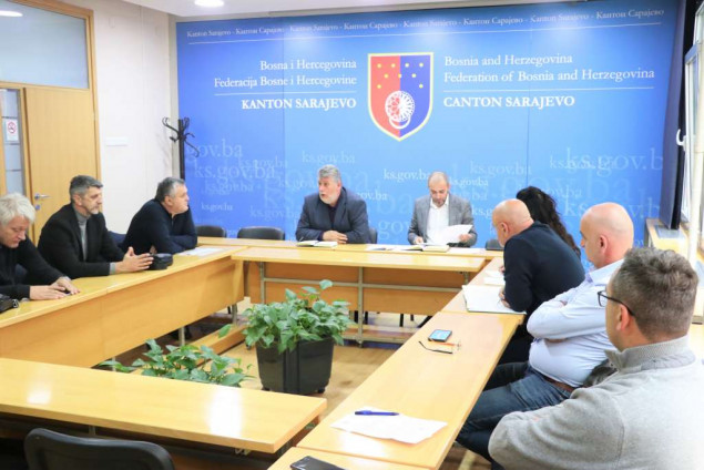 Hadžiahmetović sa sindikalcima razgovarao o boljim uslovima rada za radnike komunalne privrede