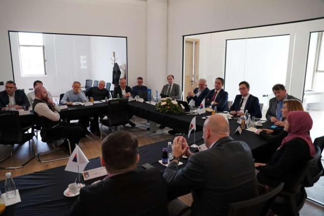 Članovi Vlade KS-a i predstavnici Udruženja poslodavaca KS-a o unapređenju poslovnog ambijanta