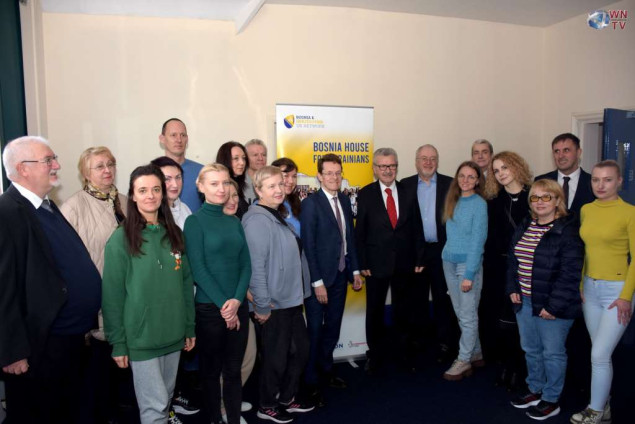 Ambasador BiH Topčagić i gradonačelnik West Midlandsa Street posjetili Bosansku kuću u Birminghamu