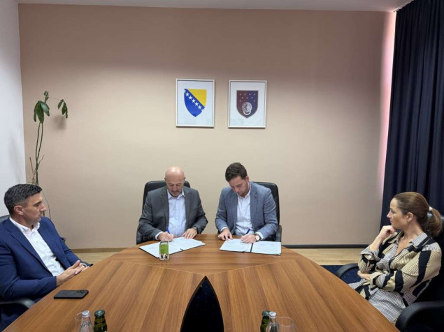 Sindikat i Vlada KS potpisali Aneks Kolektivnog ugovora, radnicima povećane plate