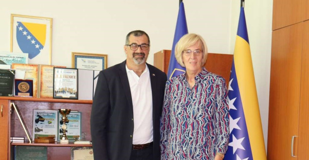 Prijem u Skupštini Tuzlanskog kantona za košarkašku legendu Raziju Mujanović