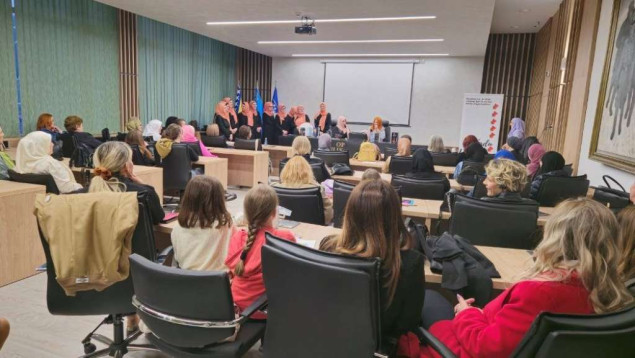 U Velikoj Kladuši predstavljen roman 'Očuh' Irme Husić o tišini, traumi i preživljavanju