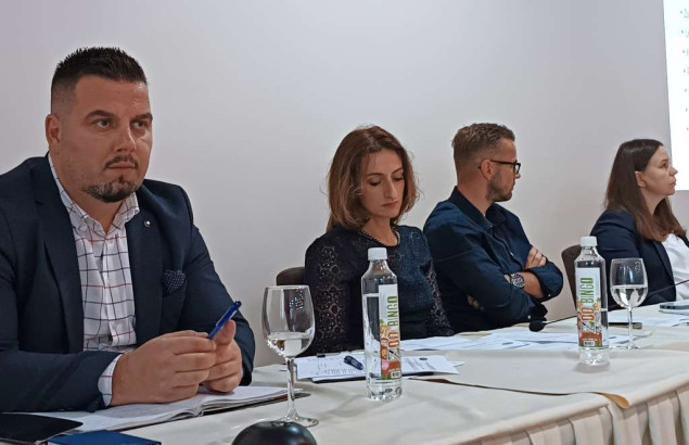 Socijalnim radnicima je nužno dodijeliti status službene osobe te promovirati njihov rad