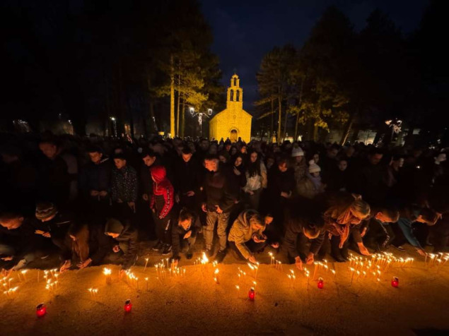 Stanovnici Crne Gore pale svijeće za nedužne žrtve masakra na Cetinju