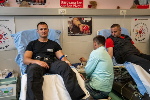 Policijski službenici USK darivali krv povodom Dana policije