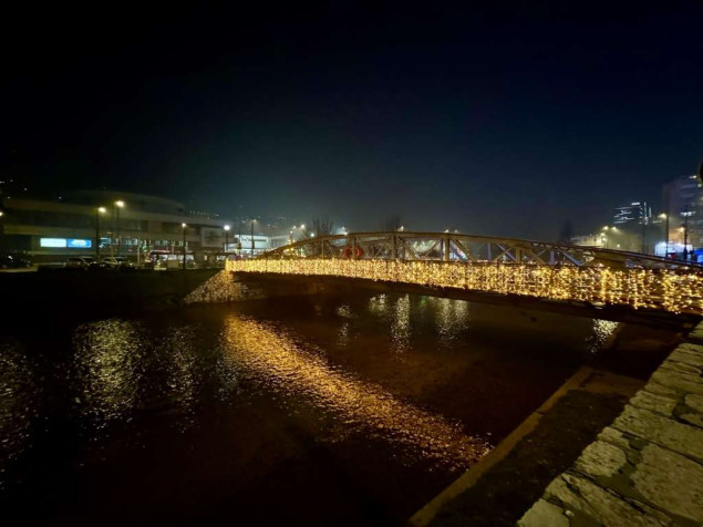 Grad Sarajevo osvijetlio mostove i gradske simbole u susret praznicima