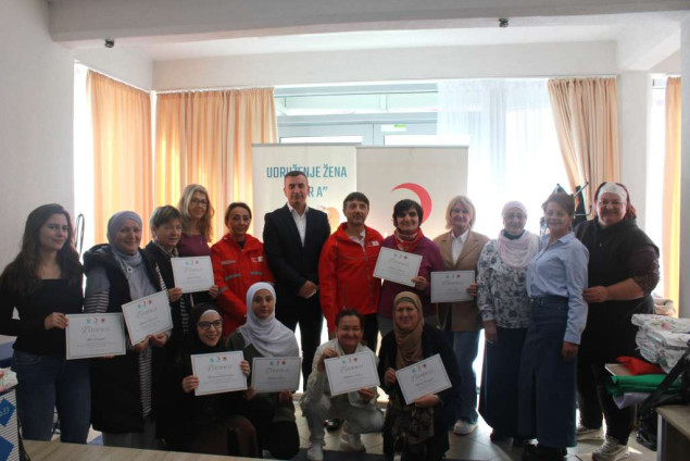 Uručeni certifikati i šivaće mašine polaznicama škole šivanja u Konjicu