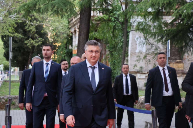 Plenković u Mostaru: Žurno nastaviti razgovore