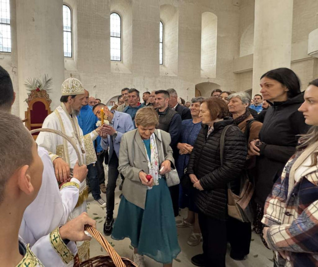 Mitropolit Dimitrije vaskršnju liturgiju služio u Sabornoj crkvi u Mostaru