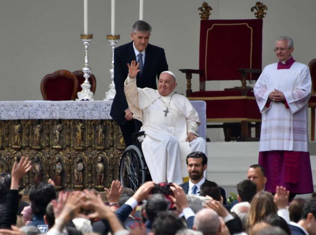 Papa posjetio Veneciju, posjetio ženski zatvor, obišao umjetničku izložbu i održao misu