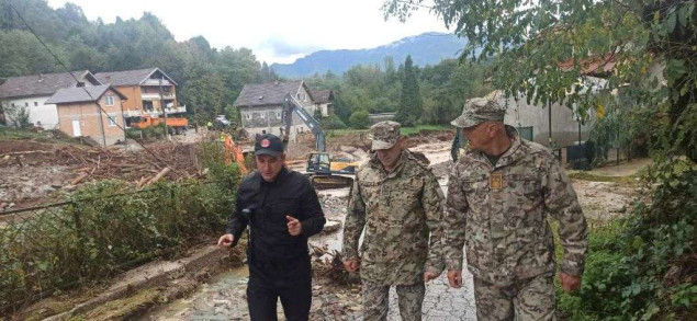 Pripadnici OSBiH treći dan pomažu u otklanjaju posljedica razornih poplava i klizišta u BiH