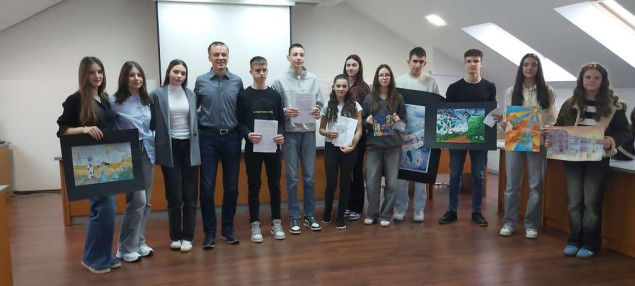 Učenici osnovnih i srednjih škola u Livnu nagrađeni za najbolje likovne i literarne radove