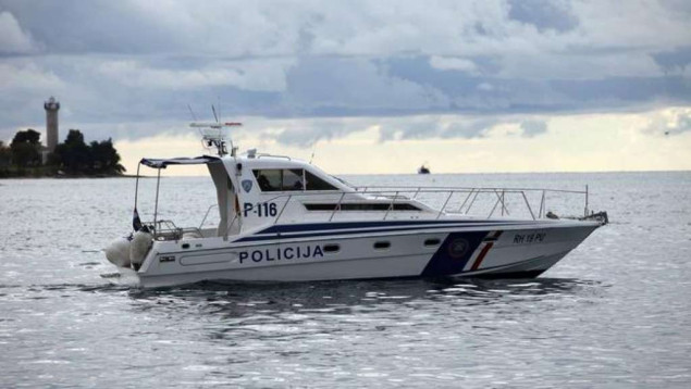Policija istražuje okolnosti u vezi s brodom nalik vojnom na Brijunima