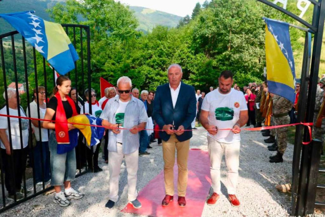 Helez prisustvovao otvaranju spomenika 'Partizansko groblje' u Gornjem Vakufu-Uskoplju
