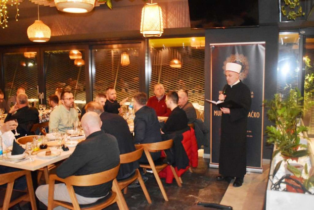 Muftija bihaćki organizirao tradicionalni iftar za privrednike USK