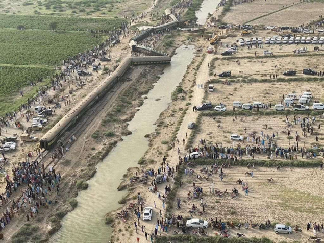 Najmanje 28 poginulih u željezničkoj nesreći u Pakistanu