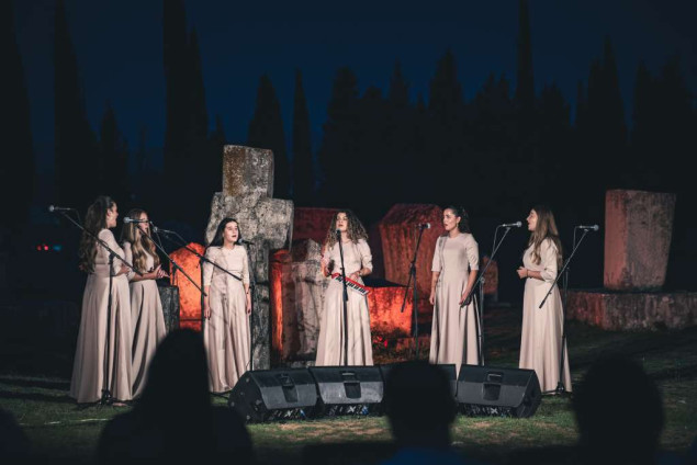 Susret klapa “Klape na Radimlji”: večer glazbe i tradicije u jedinstvenom ambijentu