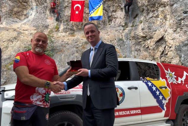 TIKA donirala GSS-u FBiH vozilo za potragu i spašavanje