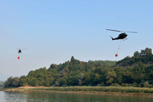 Helikopteri OS BiH gase požare u Bihaću, Kalesiji, Drvaru i Prozor-Rami
