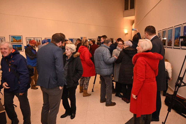 U Tuzli otvorena izložba fotografija vjerskih objekata u BiH autora Samira Zahirovića