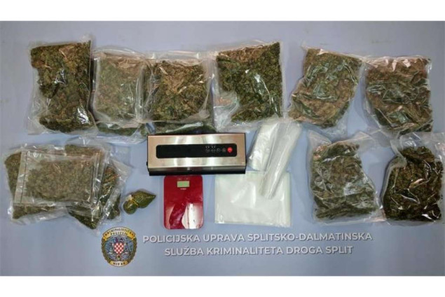 Kod muškarca iz BiH policija u stanu u Splitu pronašla oko 400 grama speeda