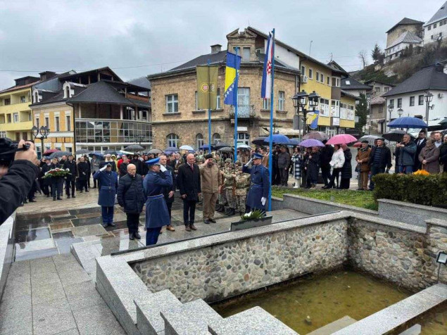 Helez Dan nezavisnosti BiH obilježio u Jajcu: Snaga BiH leži u njenim građanima