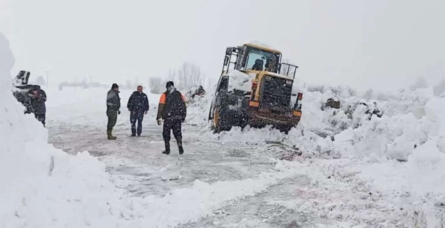 U Bosanskom Petrovcu akcija spašavanja trudnice i dostava pomoći blokiranim selima