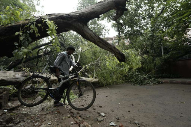 Pod klizištima izazvanim poplavama na Himalajima najmanje 18 poginulih