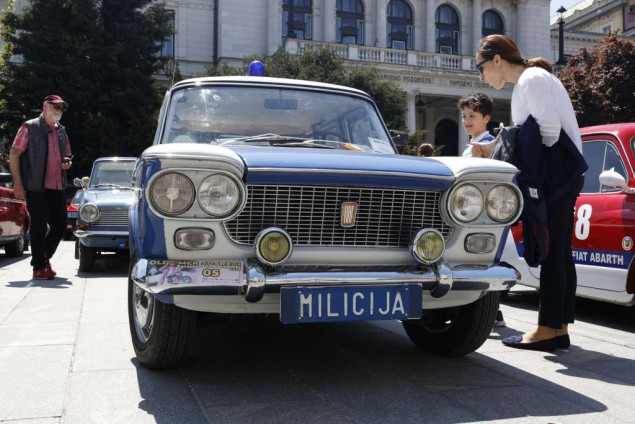 Oldtimer vozila iz BiH i inozemstva na izložbi u Sarajevu
