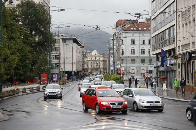 Kolovoz mjestimično mokar ili vlažan