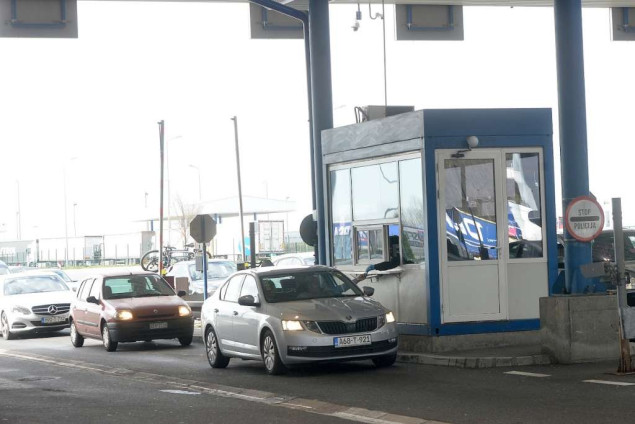 Na nekoliko graničnih prijelaza duge kolone auta na izlazu iz BiH