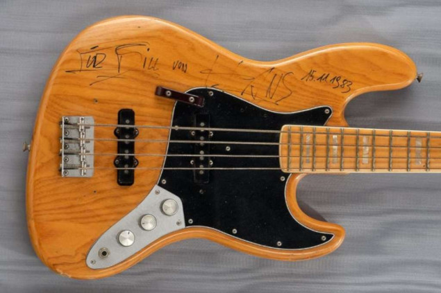 Na aukciji prva bas gitara  austrijskog pjevača Falca