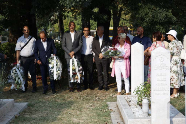 Delegacije položile cvijeće i odale počast braniteljima povodom 32. godišnjice Prvog korpusa ABiH