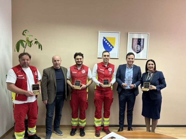 Premijer Uk i ministar Hasanović ugostili pobjednički tim Hitne pomoći nakon regionalnog uspjeha