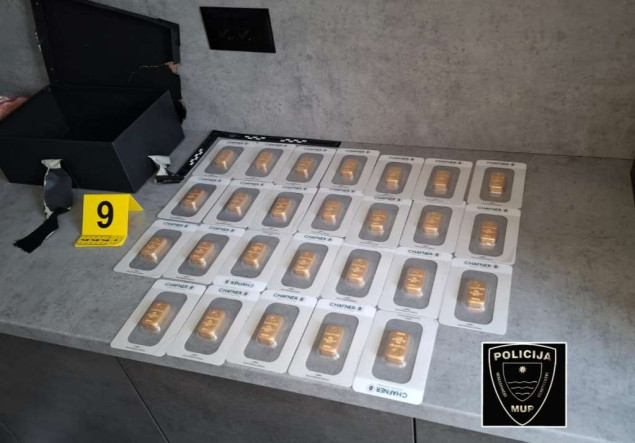 Policija u Ravnom zaplijenila zlato, krivotvoreni novac i drogu, dvije osobe uhapšene