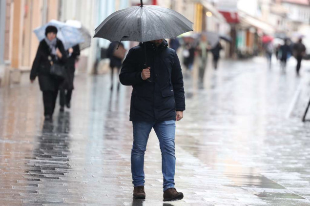 Oblačno i kišovito širom BiH