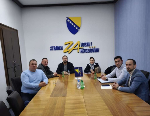 Predstavnici Koordinacije sindikata KS sa Klubom zastupnika SBiH razgovarali o povećanju plata