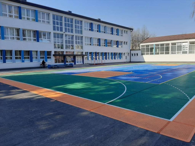 Sindikat - Smanjen nastavni kadar, pružiti priliku mladima da rade