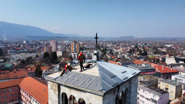 Bihać - Saniran oštećeni dio krova na zvoniku nekadašnje crkve sv. Ante