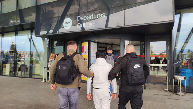 Služba za poslove sa strancima uspješno realizovala postupak prisilnog udaljenja ilegalnog migranta
