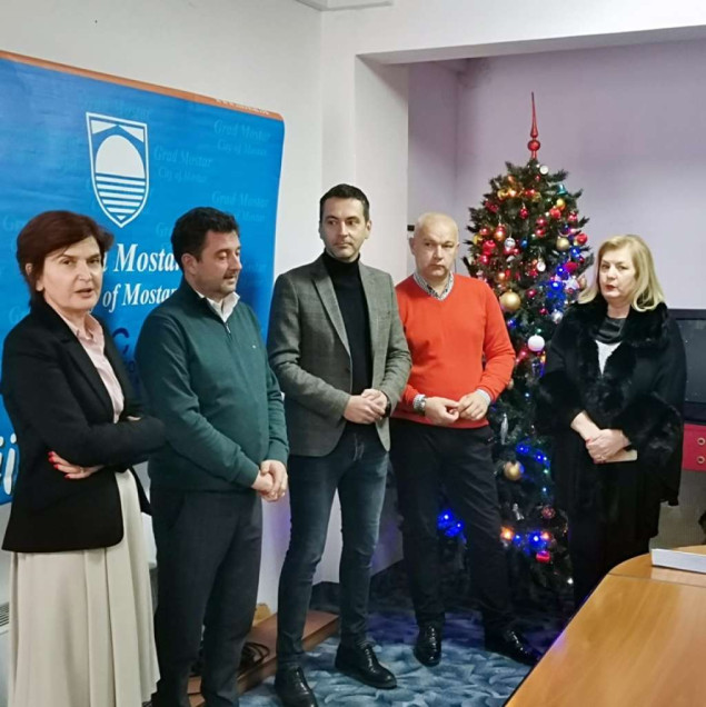 Grad Mostar u povodu Božića podijelio po 200 maraka za 30 socijalno ugroženih obitelji
